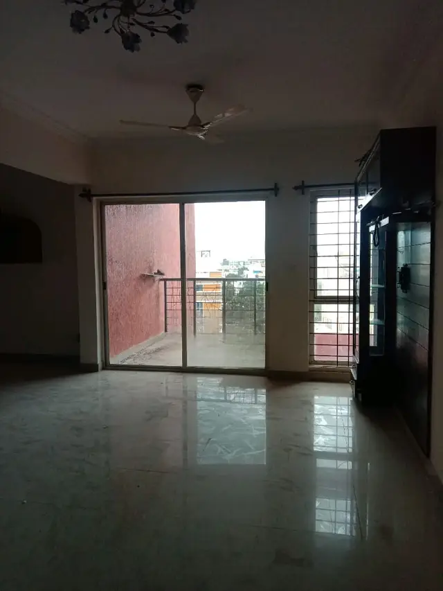 Semi Furnished 3 BHK in DSR Spring Beauty, Kundalahalli