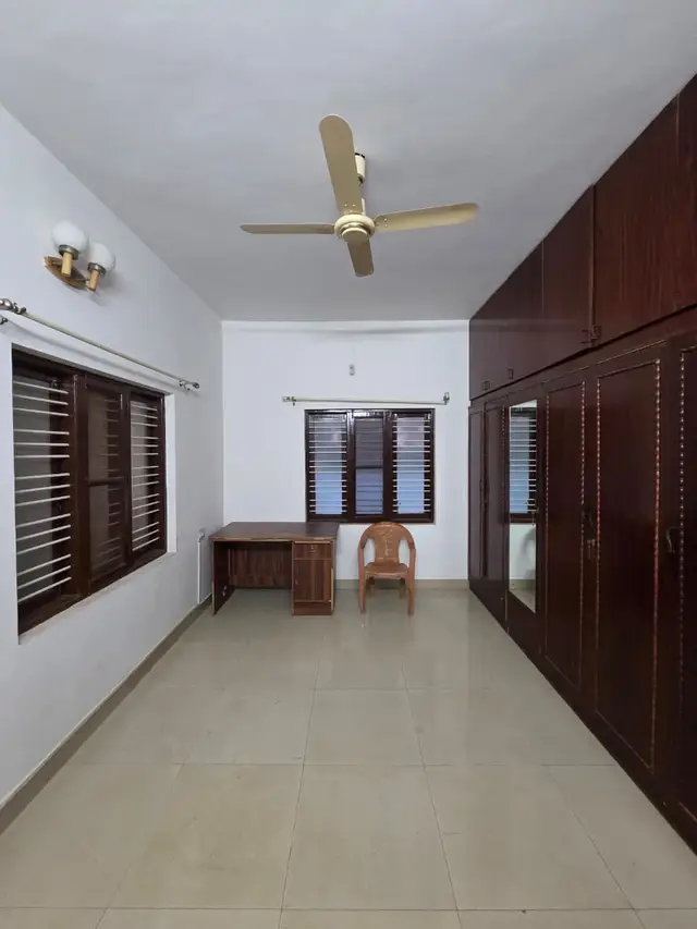 1 Room in Thubarahalli in duplex